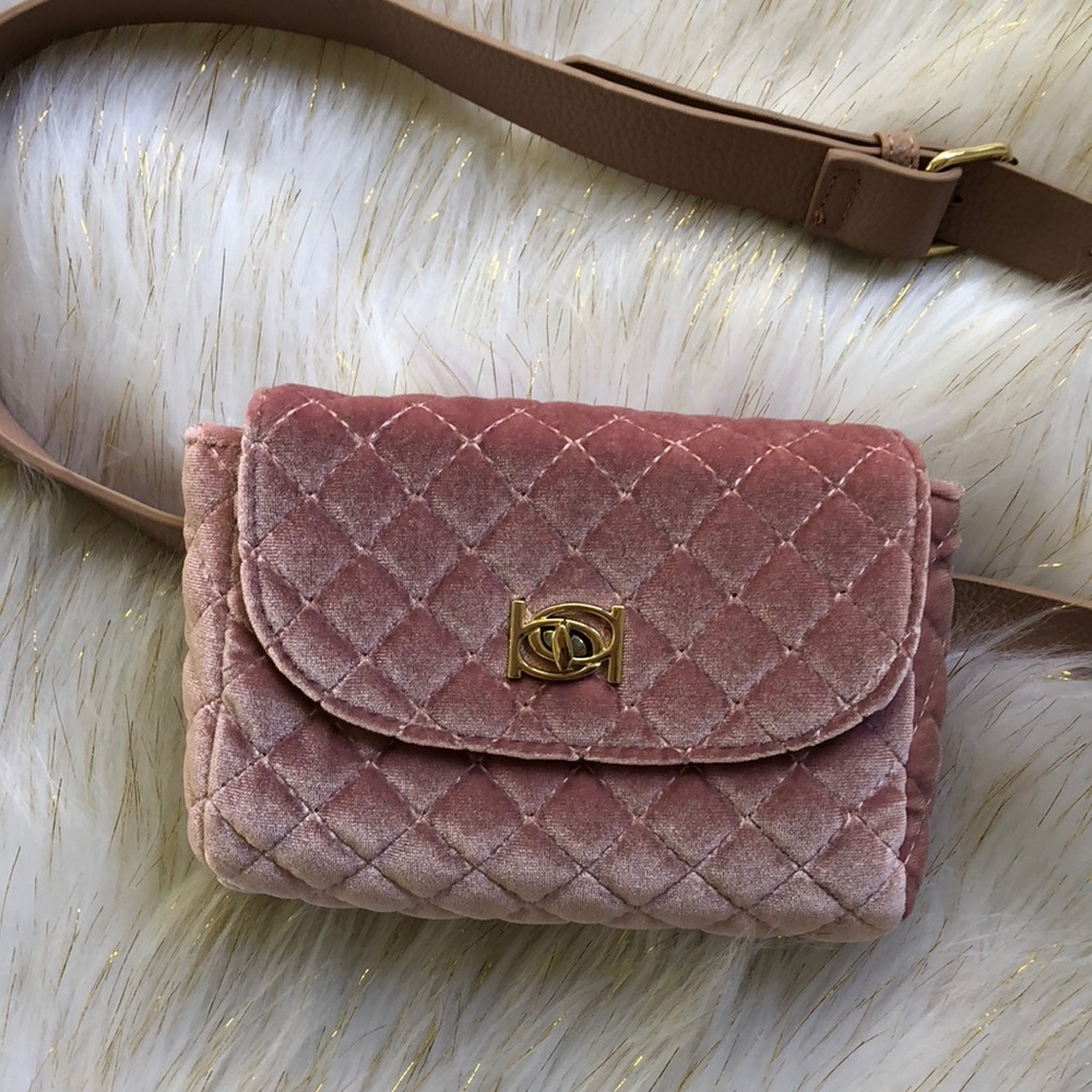 💕Bebe velvet belted waist bag